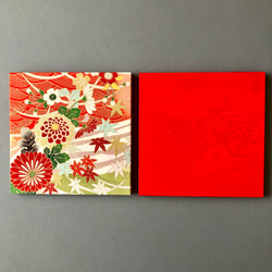 着物のファブリックパネル　ハレの日に　赤×菊花（2枚セット)  サスティナブル　着物リメイク　インテリア　正月飾り 3枚目の画像