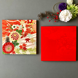着物のファブリックパネル　ハレの日に　赤×菊花（2枚セット)  サスティナブル　着物リメイク　インテリア　正月飾り 2枚目の画像