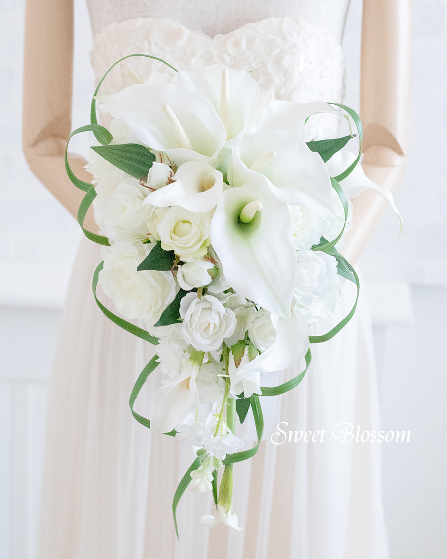 【オーダーメイド】カラーとバラのキャスケードブーケ