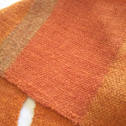 手紡ぎ、手織りマフラー（明るいオレンジ） 草木染め 16枚目の画像