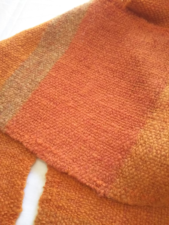 手紡ぎ、手織りマフラー（明るいオレンジ） 草木染め 16枚目の画像