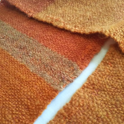 手紡ぎ、手織りマフラー（明るいオレンジ） 草木染め 8枚目の画像