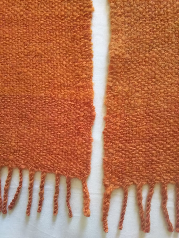 手紡ぎ、手織りマフラー（明るいオレンジ） 草木染め 15枚目の画像