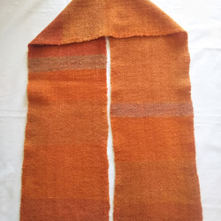 手紡ぎ、手織りマフラー（明るいオレンジ） 草木染め 5枚目の画像