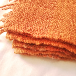 手紡ぎ、手織りマフラー（明るいオレンジ） 草木染め 11枚目の画像