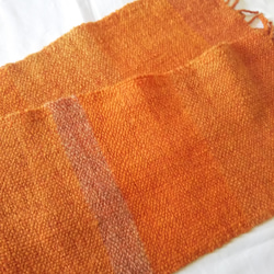 手紡ぎ、手織りマフラー（明るいオレンジ） 草木染め 12枚目の画像