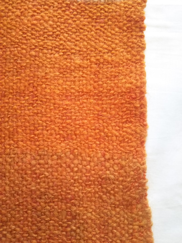 手紡ぎ、手織りマフラー（明るいオレンジ） 草木染め 7枚目の画像