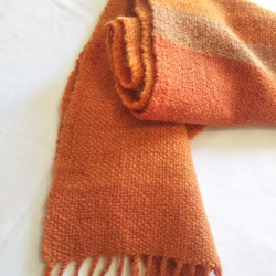 手紡ぎ、手織りマフラー（明るいオレンジ） 草木染め 10枚目の画像