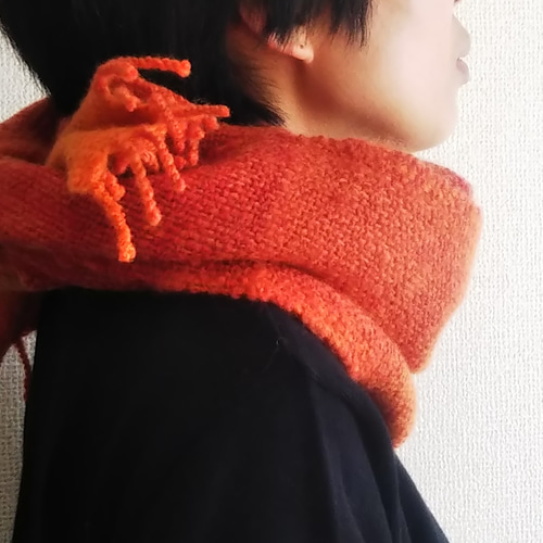 草木染め　手紡ぎ　手織り　マフラー　おりもんや 手紡ぎ、手織りマフラー（赤みがかったオレンジ） 草木染め