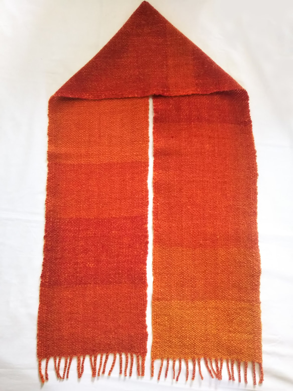 手紡ぎ、手織りマフラー（赤みがかったオレンジ） 草木染め、天然染料、ウール 9枚目の画像