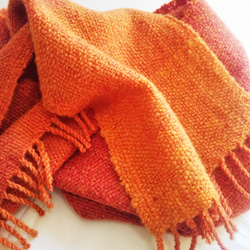 手紡ぎ、手織りマフラー（赤みがかったオレンジ） 草木染め、天然染料、ウール 20枚目の画像