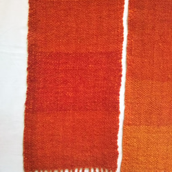 手紡ぎ、手織りマフラー（赤みがかったオレンジ） 草木染め、天然染料、ウール 11枚目の画像
