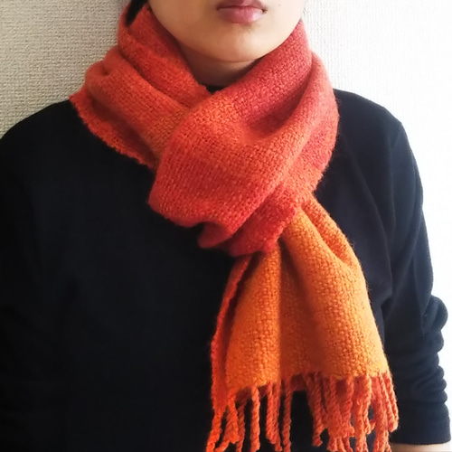 手紡ぎ、手織りマフラー（赤みがかったオレンジ） 草木染め