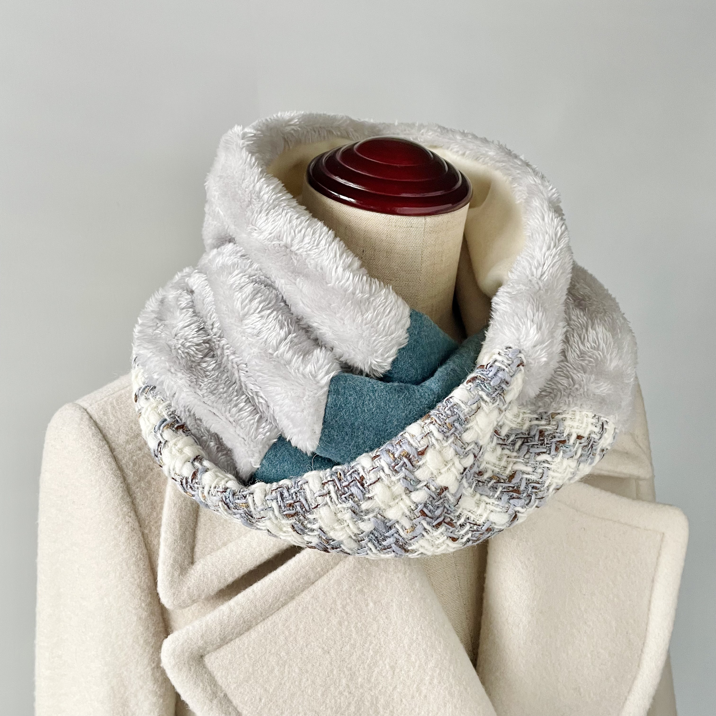 (再販)ブルーグレーと白の格子柄が可愛い❤︎パッチワークスヌード