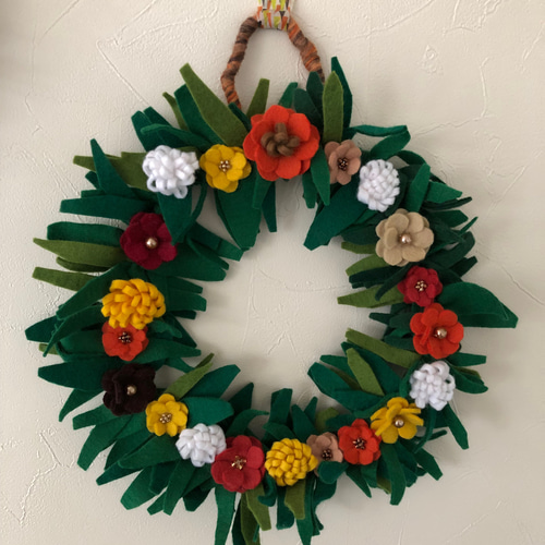 ふわふわフェルトのリース リース rimika＊127 通販｜Creema(クリーマ  