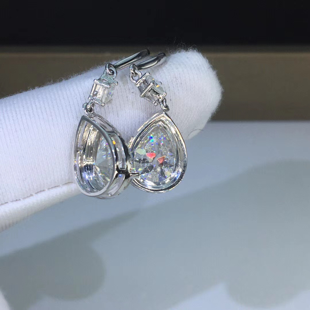 ゴージャス 6カラット モアサナイト ピアス K18WG ピアス（スタッド