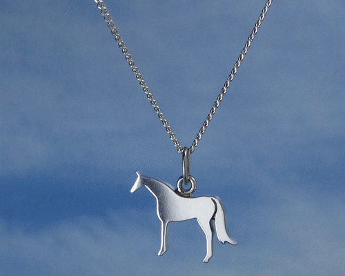 静かな立ち馬ペンダント（496PNS 45 950シルバー CHsk30） ネックレス