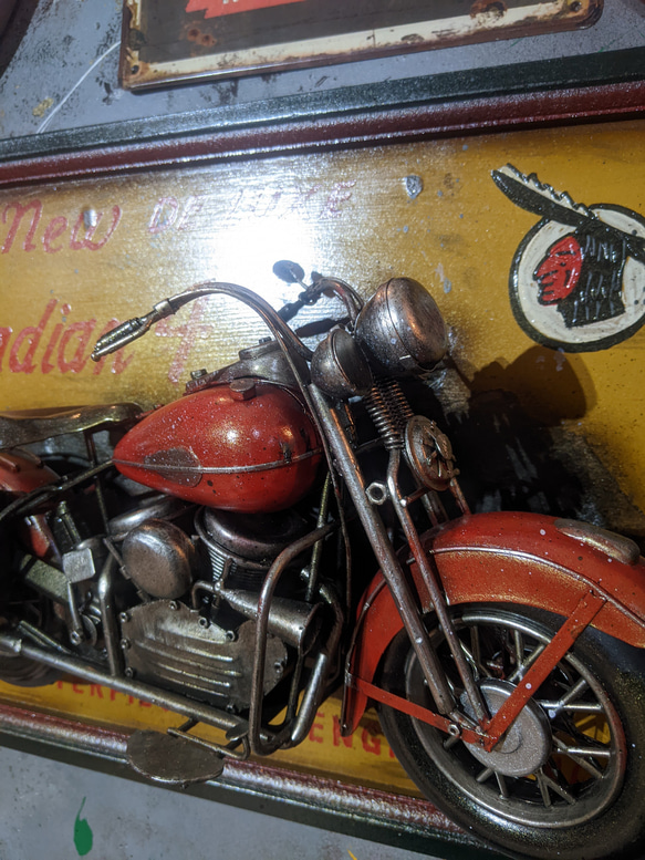 アメリカンな部屋/ 3D アンティークボード/ アメリカンバイク インディアン/ ブリキカー モデル/ #店舗什器 3枚目の画像