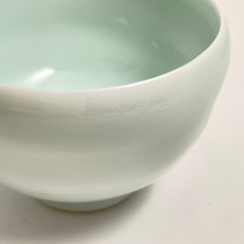 波佐見焼】呑み口にとことんこだわった青白磁くぼみぐいのみ［単品