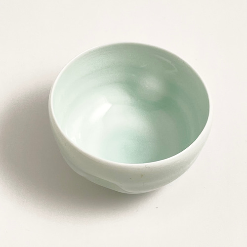 白磁  ぐいのみ 李朝白磁縞彫 ぐい呑み 作：吉村伸也 陶工房 楽（波佐見焼） | にっ