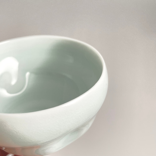 白磁  ぐいのみ 井上萬二作】白磁青海波文ぐい呑（大） | 井上萬二窯 INOUE MANJI KILN