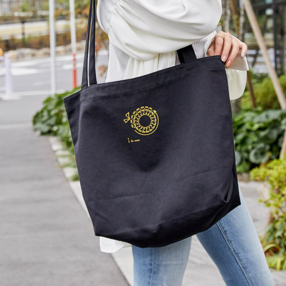 咲き編みの輪 A4万能トートバッグ｜ブラック×ゴールド トートバッグ