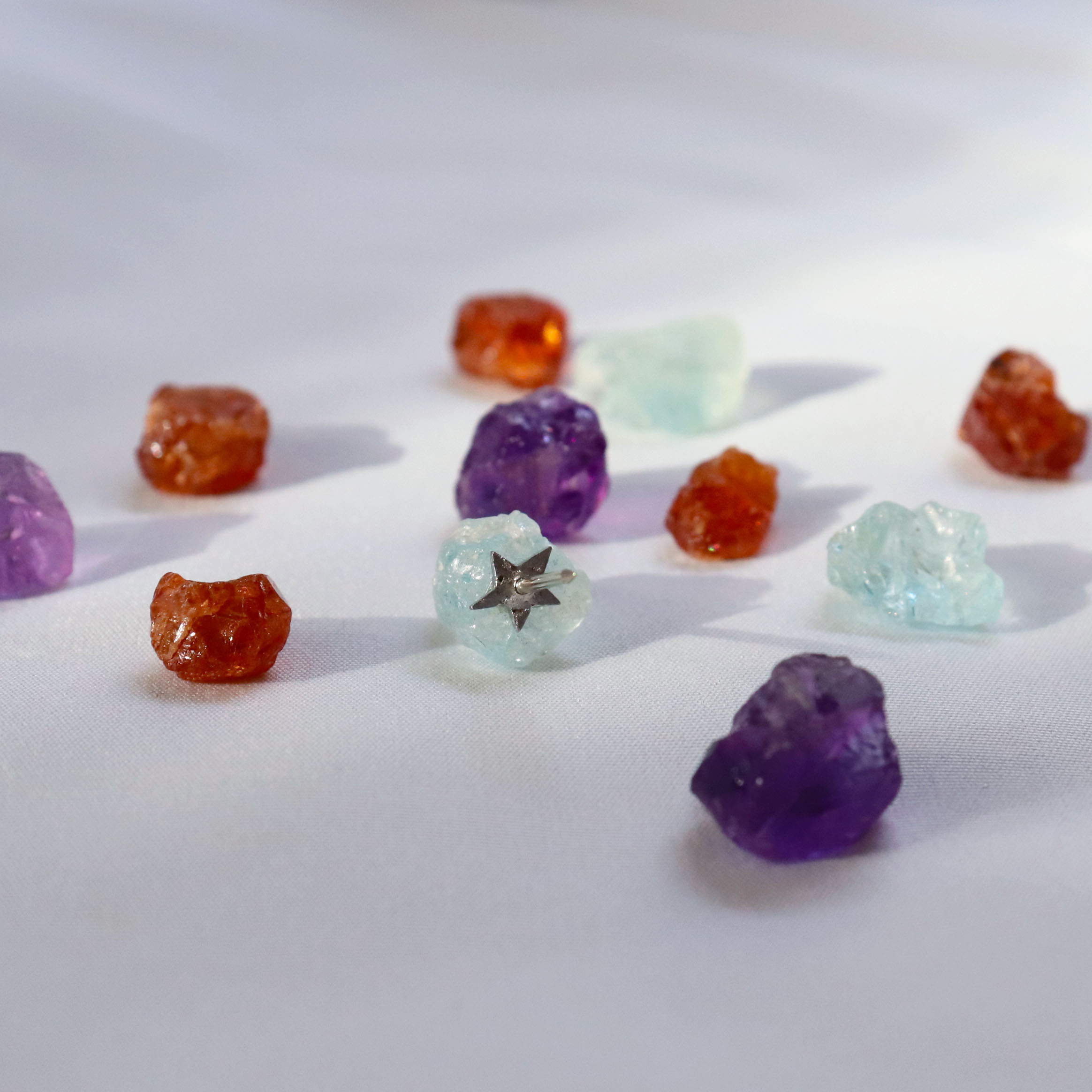 夜空の原石ブローチ~plus pin brooch twinkle~