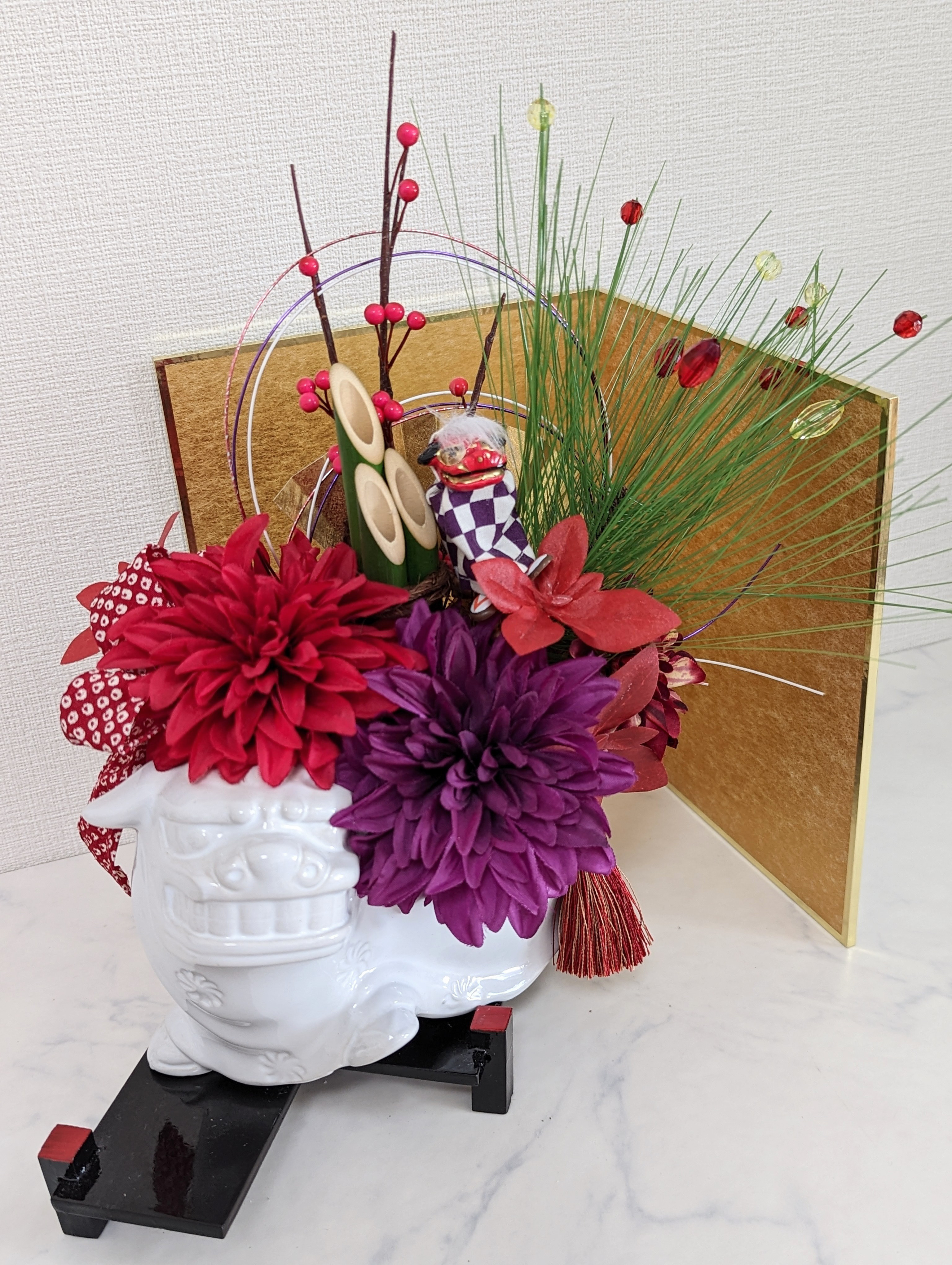 美しい！大輪のダリアがおめでたい！獅子舞のアレンジメント　正月　迎春　和室　インテリア