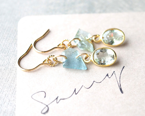 モスアクアマリンとブルー＆ホワイトカラーの天然石のピアス aq003.jpg?v=1687937838&width=1920