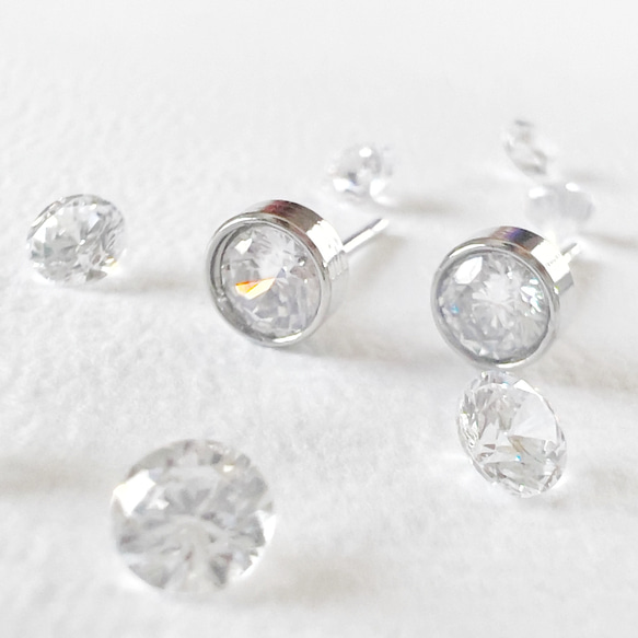 【両耳セット】つけっぱなしOK‼️ まるでダイヤモンド！最高級宝石質ベゼルジルコニア　サージカルステンレス刻印あり 2枚目の画像
