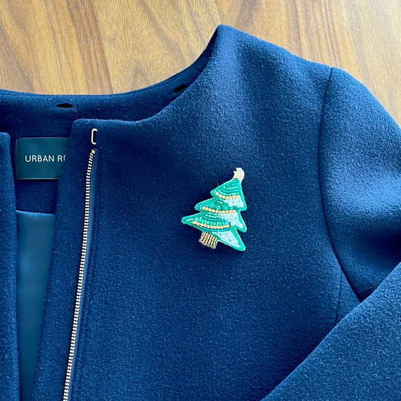 クリスマスツリーのビーズ刺繍ブローチ(グリーン)バッグチャーム用チェーン取付可 6枚目の画像