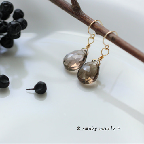 天然石雫型スモーキークォーツのシンプルピアス 14kgf