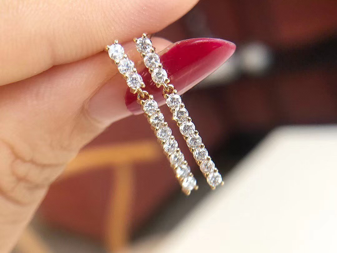 販売買取 天然ダイヤモンドピアス0.72ct k18 ピアス（スタッド・一粒