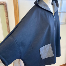 促銷價★ 人氣再次上架❤️ 羊毛材質雨披式蝙蝠派克大衣黑灰色（無尺碼L-LL） 第3張的照片