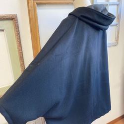 促銷價★ 人氣再次上架❤️ 羊毛材質雨披式蝙蝠派克大衣黑灰色（無尺碼L-LL） 第10張的照片