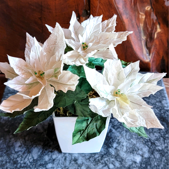 白いポインセチア　鉢植え風 　布花 （正絹） 3枚目の画像
