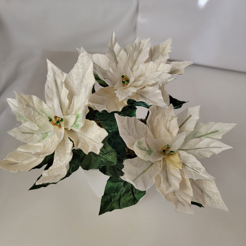 白いポインセチア 鉢植え風 布花 （正絹） アートフラワー あかり穂