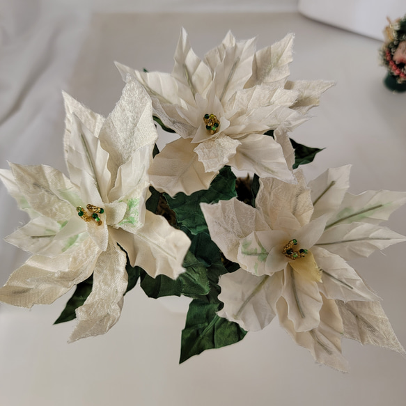 白いポインセチア　鉢植え風 　布花 （正絹） 5枚目の画像