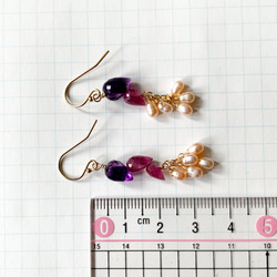 14kgf*紅寶石和紫水晶花蕾不對稱耳環*配淡水珍珠/耳釘 第7張的照片