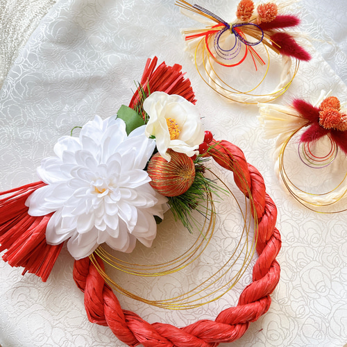 しめ縄リース　ピンクダリア　椿　水引 送料無料＊ ダリアと白い小鳥のしめ縄リース お正月 飾り 水引 赤 黒