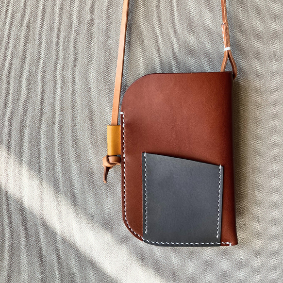 Maison Margielaダークブラウン レザー スマホショルダーバッグ Maison Margielaダークブラウン レザー スマホショルダーバッグ Maison