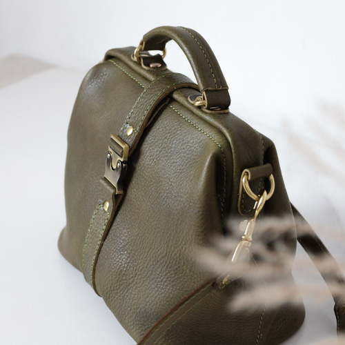 柔らかいヌメ革】大容量 フラットタイプのがま口バッグ 手作りのレザー