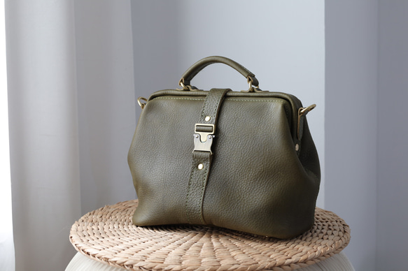 柔らかいヌメ革】大容量 フラットタイプのがま口バッグ 手作りのレザー