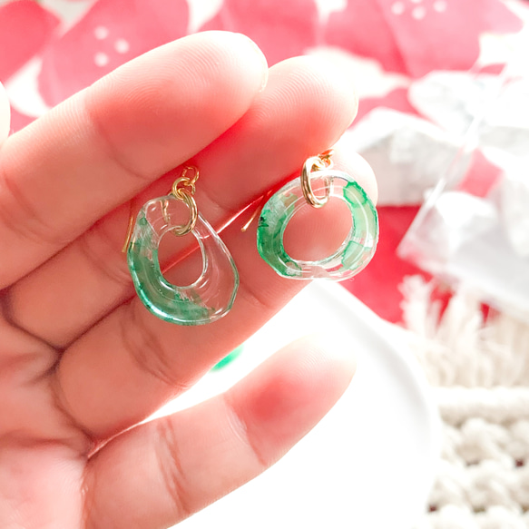 ぺイントイヤリング・ピアス【Fresh Green】プラバン レジン 大人かわいい アクリル 水彩風　透明感 8枚目の画像