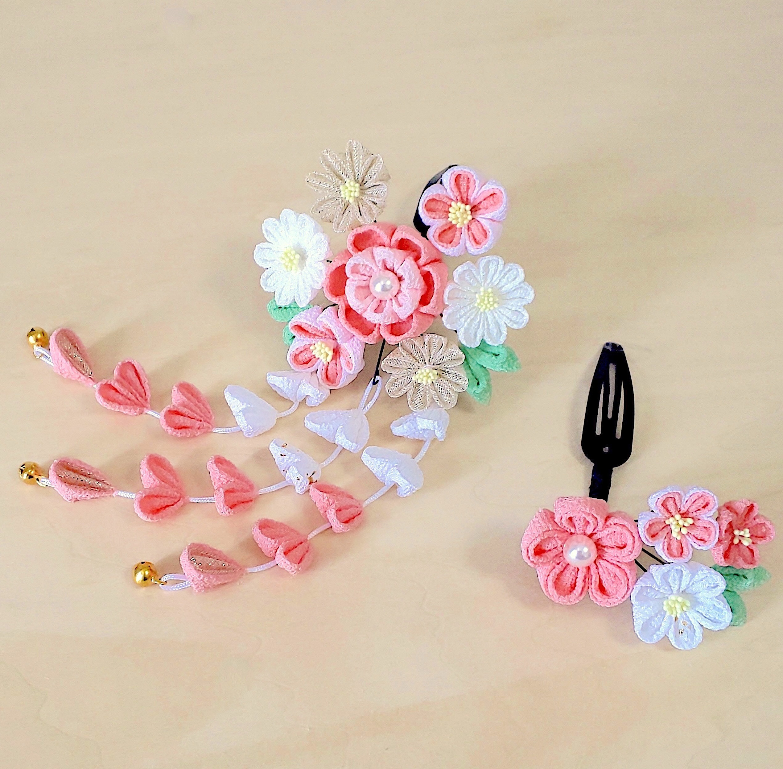 つまみ細工２点セット（ミニ銀ビラUピン付き）　/茉莉花