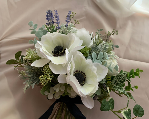 クラッチブーケ アネモネ ブトニア、ヘアアクセ付き アーティフィシャルフラワー c108af4b099a7dfe9f416cd41c48ff