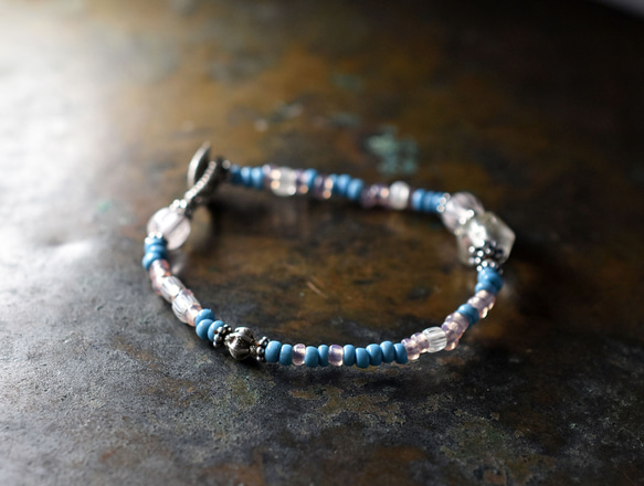 復古 Aurora 捷克珠和醋栗、淺藍色和粉色蛋白石珠手鍊 第2張的照片