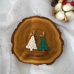 【クリスマスコフレ2022】アースカラーのブローチ／ピアスセット(プチクリスマスツリー付き) 17枚目の画像