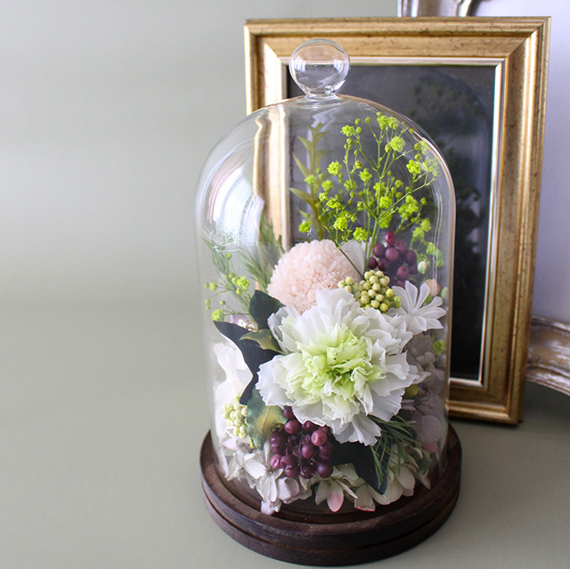 お供え お悔やみ 喪中お見舞 FUNERALウッドガラスドーム マム＆カーネ 【プリザーブドフラワー】仏花 新盆 初盆
