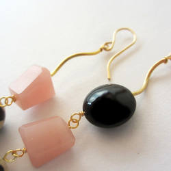 {14Kgf} -mix stone ロングピアス- Black & Shell Pink**天然石 4枚目の画像